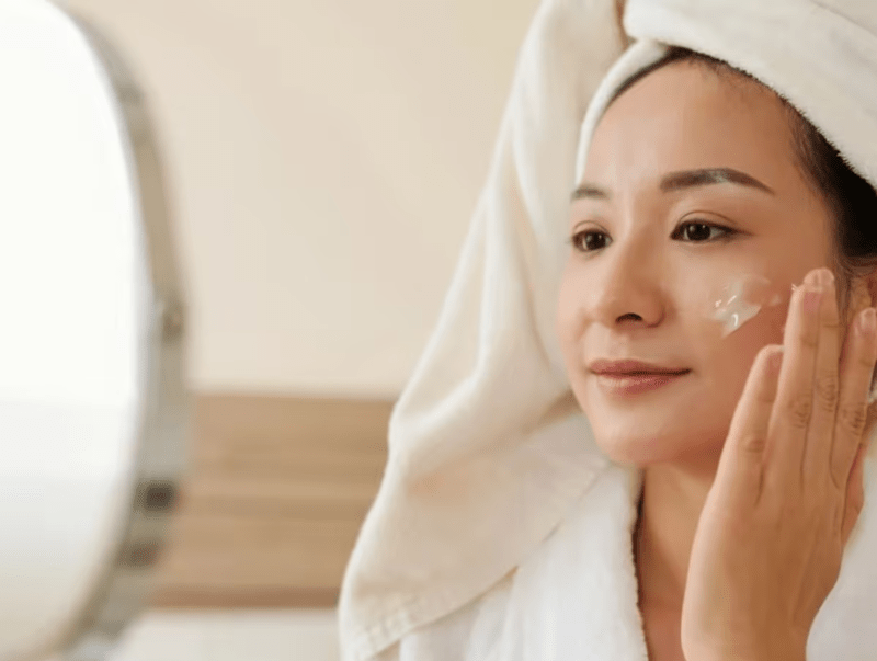 Làm sạch, toner, serum và kem dưỡng là nền tảng cho lớp makeup tự nhiên